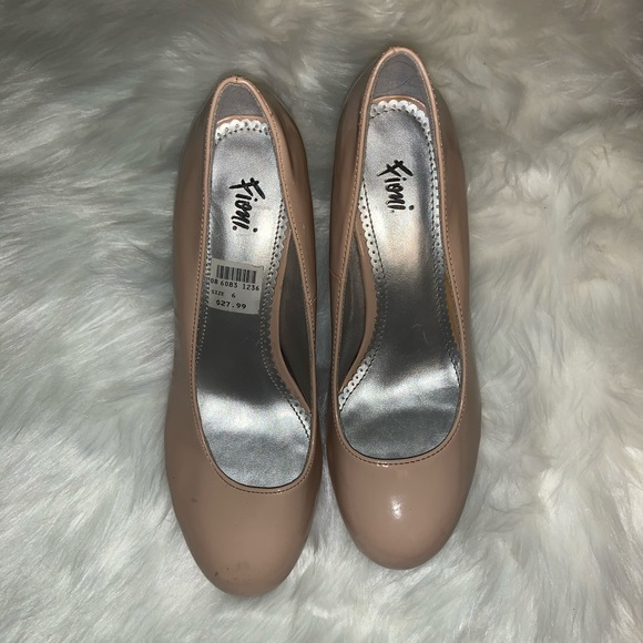 Heels - Picture 2 of 3